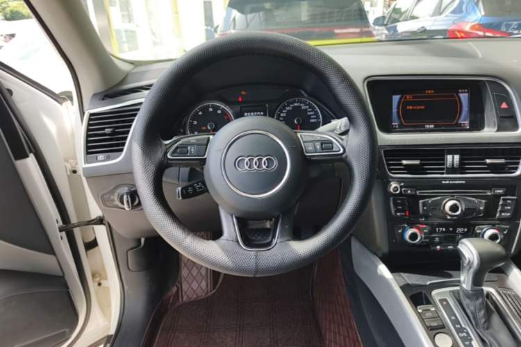 Used Audi Q5 2017 40 TFSI Technology Edition Steering Wheel