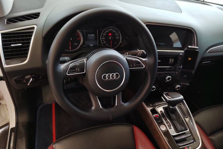 Used Audi Q5 2017 Plus 40 TFSI Technology Model Steering Wheel