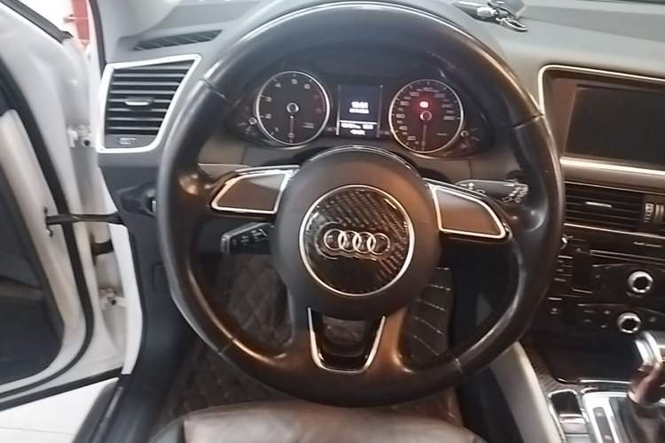 Used Audi Q5 2017 40 TFSI Ambition Edition Steering Wheel