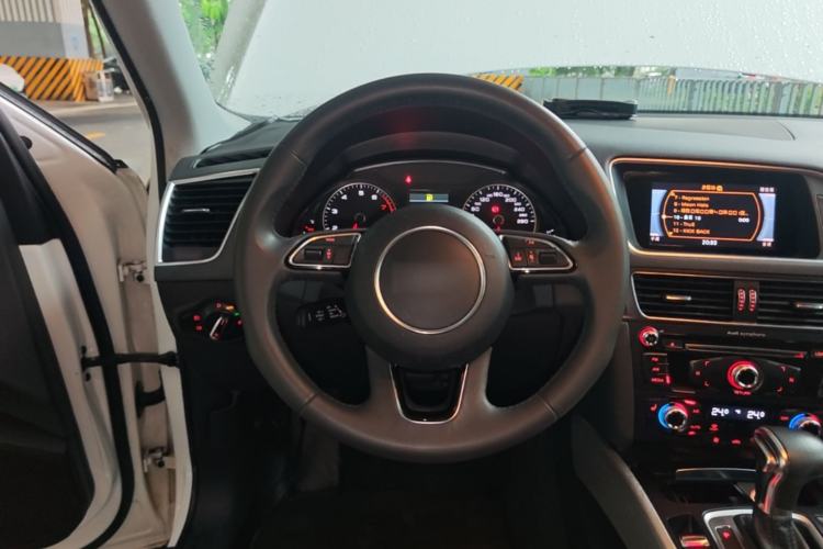 Used Audi Q5 2017 Plus 40 TFSI Technology Model Steering Wheel