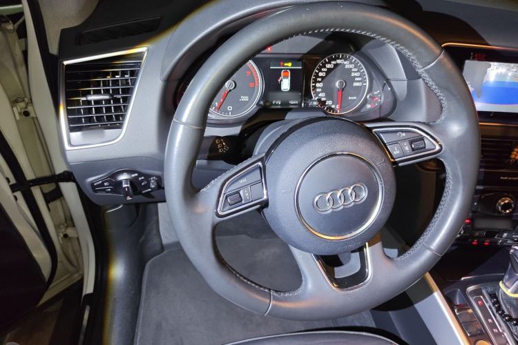 Used Audi Q5 2017 Plus 40 TFSI Technology Model Steering Wheel