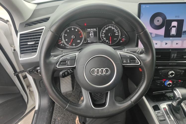 Used Audi Q5 2017 Plus 40 TFSI Ambition Model Steering Wheel