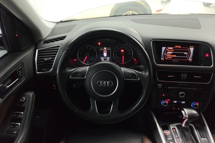 Used Audi Q5 2017 Plus 40 TFSI Technology Model Steering Wheel
