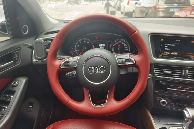 Used Audi Q5 2017 40 TFSI Comfort Model Steering Wheel