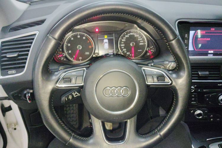 Used Audi Q5 2017 40 TFSI Technology Edition Steering Wheel
