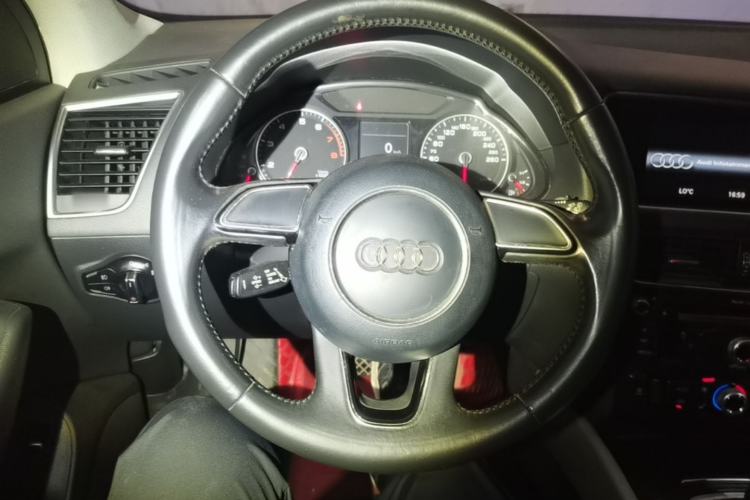 Used Audi Q5 2017 40 TFSI Ambition Edition Steering Wheel