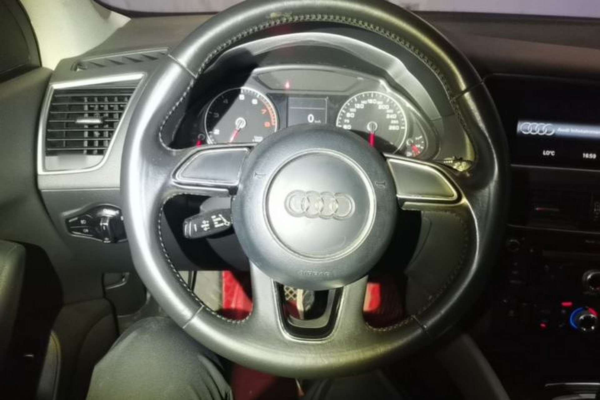 Used Audi Q5 2017 40 TFSI Ambition Edition Steering Wheel
