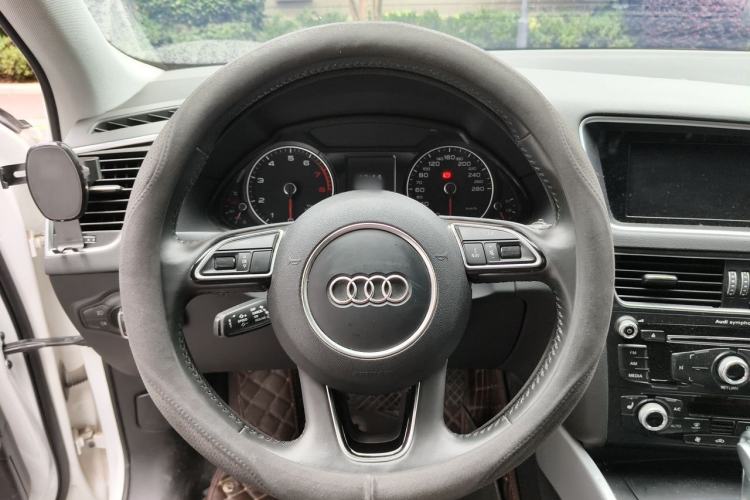 Used Audi Q5 2017 40 TFSI Technology Edition Steering Wheel