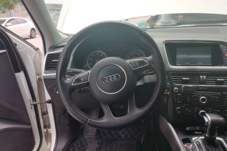 Used Audi Q5 2017 Plus 40 TFSI Ambition Model Steering Wheel