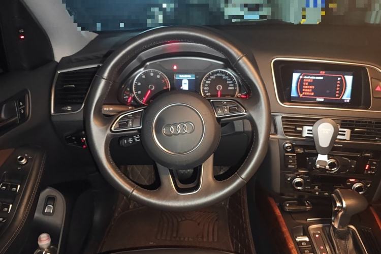 Used Audi Q5 2017 Plus 40 TFSI Technology Model Steering Wheel