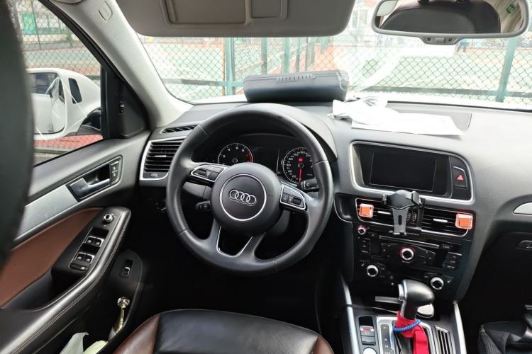 Used Audi Q5 2017 Plus 40 TFSI Technology Model Steering Wheel