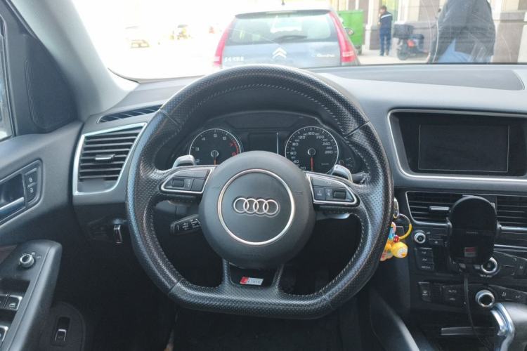 Used Audi Q5 2017 40 TFSI Ambition Edition Steering Wheel