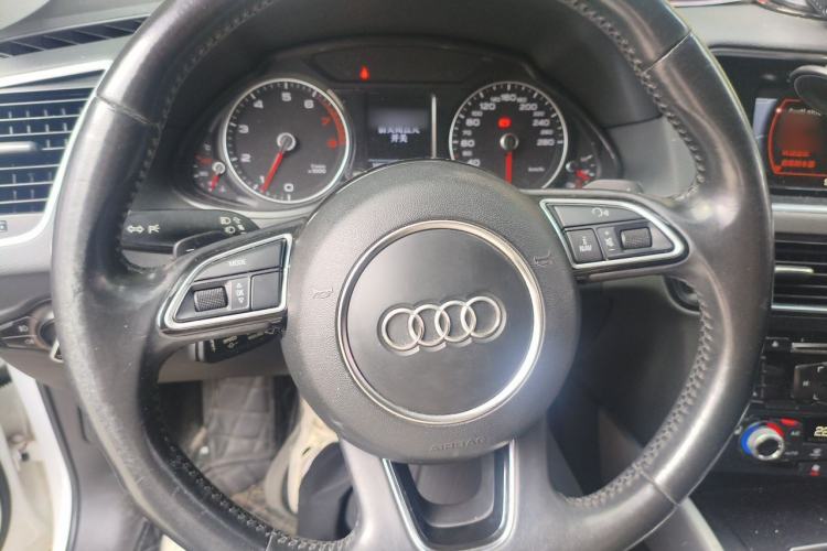 Used Audi Q5 2017 40 TFSI Technology Edition Steering Wheel