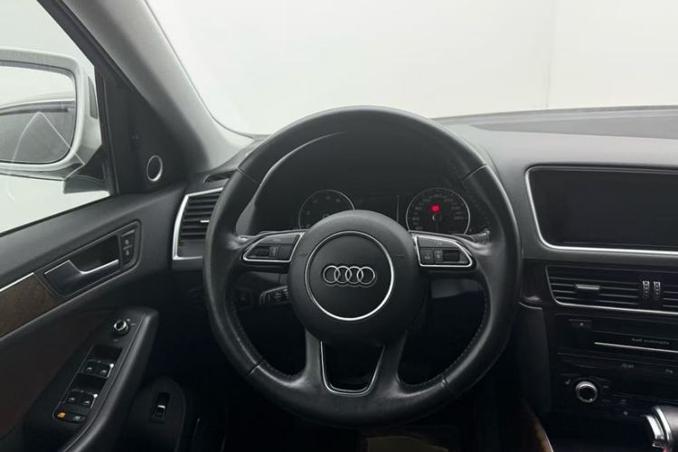 Used Audi Q5 2017 40 TFSI Comfort Model Steering Wheel