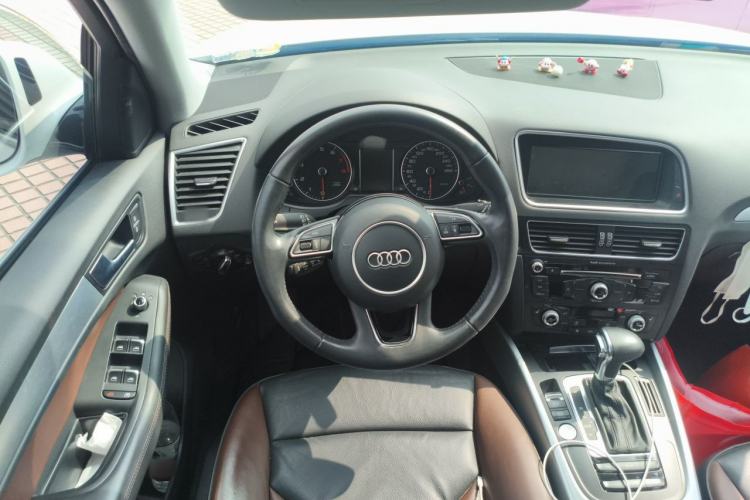 Used Audi Q5 2017 Plus 40 TFSI Technology Model Steering Wheel