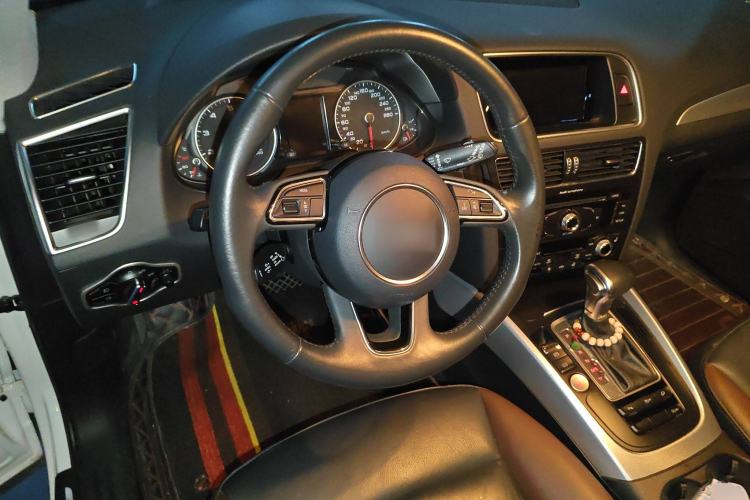 Used Audi Q5 2017 Plus 40 TFSI Technology Model Steering Wheel