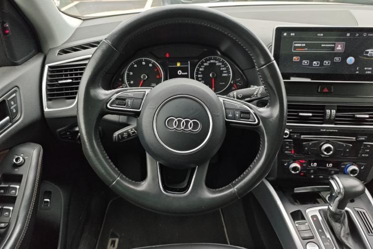 Used Audi Q5 2017 Plus 40 TFSI Technology Model Steering Wheel