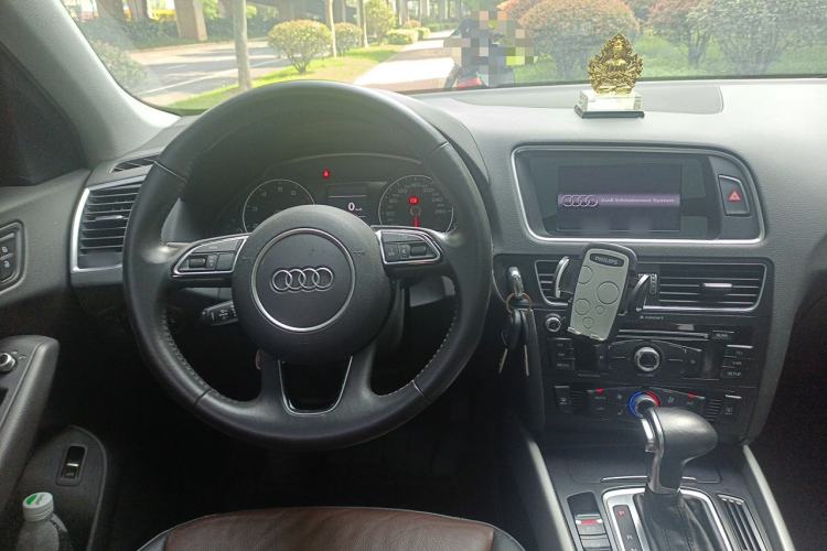 Used Audi Q5 2017 Plus 40 TFSI Ambition Model Steering Wheel