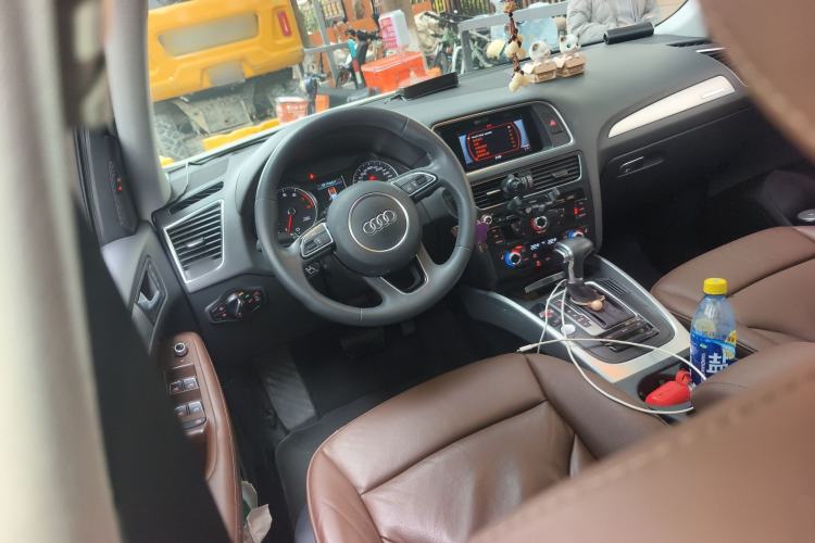 Used Audi Q5 2017 Plus 40 TFSI Technology Model Steering Wheel