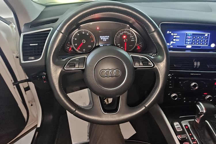 Used Audi Q5 2017 Plus 40 TFSI Technology Model Steering Wheel
