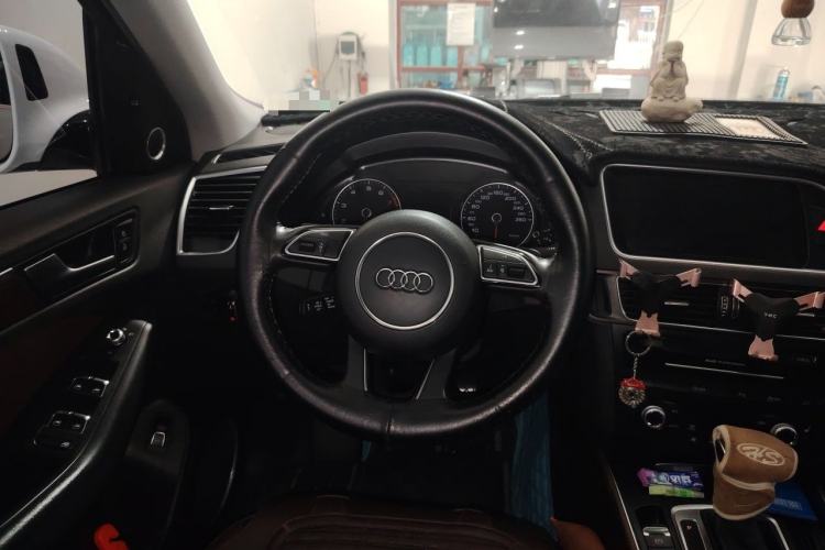 Used Audi Q5 2017 40 TFSI Comfort Model Steering Wheel