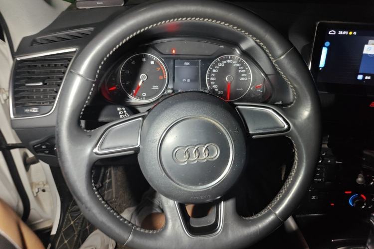 Used Audi Q5 2017 Plus 40 TFSI Ambition Model Steering Wheel