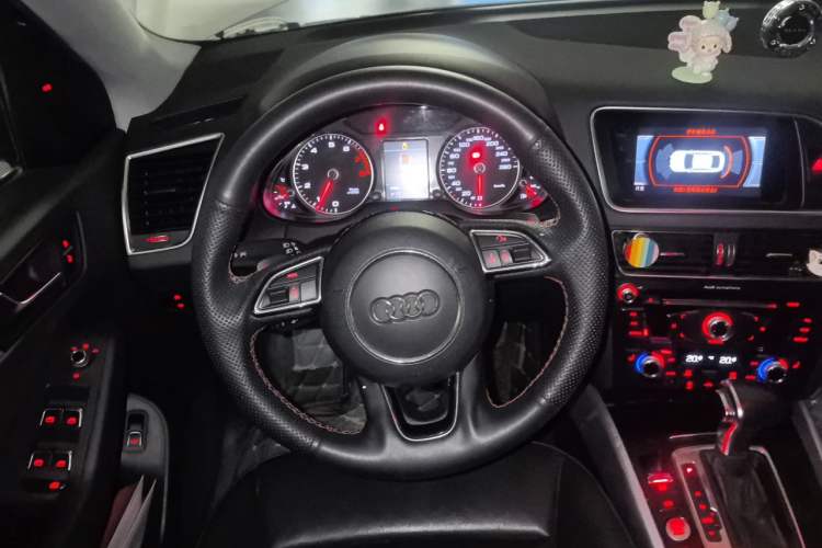 Used Audi Q5 2017 40 TFSI Technology Edition Steering Wheel