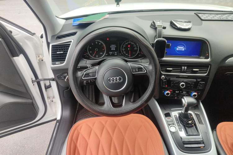 Used Audi Q5 2017 Plus 40 TFSI Technology Model Steering Wheel
