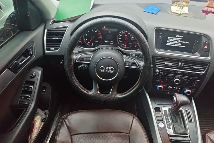 Used Audi Q5 2017 40 TFSI Comfort Model Steering Wheel