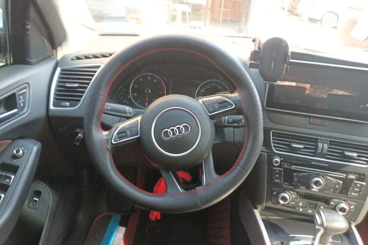 Used Audi Q5 2017 40 TFSI Technology Edition Steering Wheel