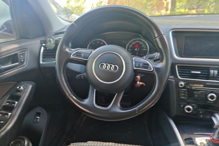 Used Audi Q5 2017 40 TFSI Technology Edition Steering Wheel