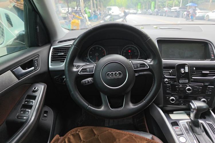Used Audi Q5 2017 Plus 40 TFSI Technology Model Steering Wheel