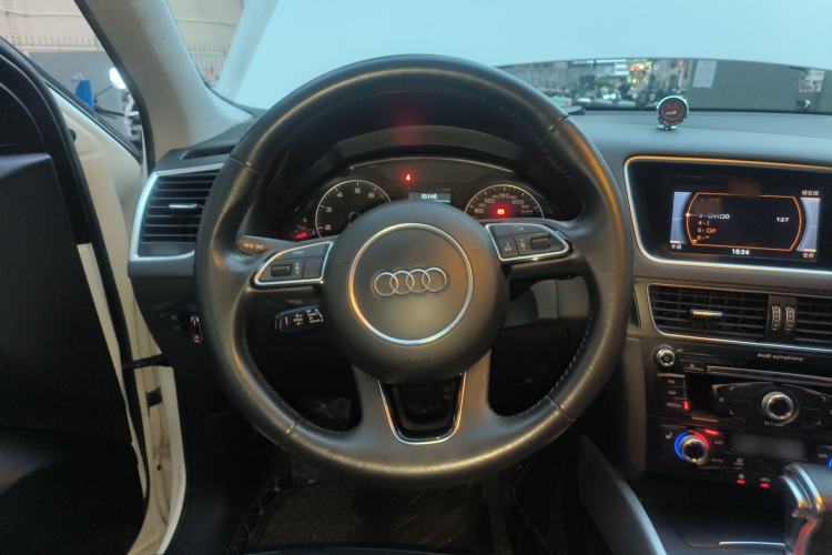 Used Audi Q5 2017 Plus 40 TFSI Technology Model Steering Wheel