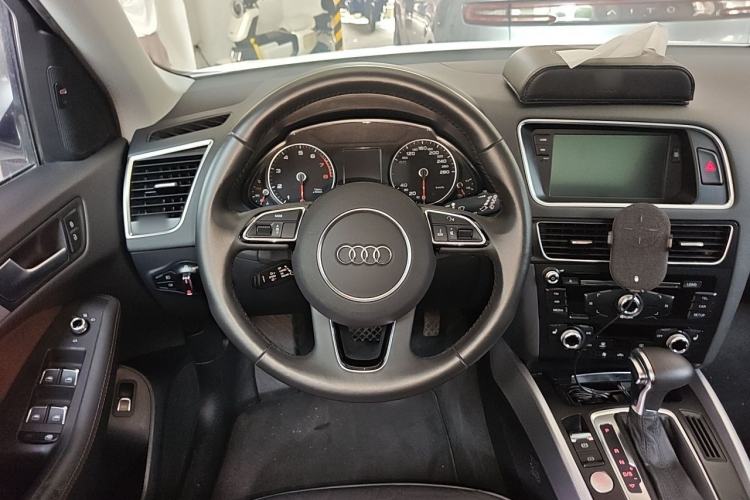 Used Audi Q5 2017 Plus 40 TFSI Technology Model Steering Wheel