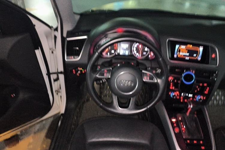 Used Audi Q5 2017 Plus 40 TFSI Technology Model Steering Wheel