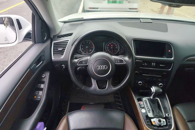 Used Audi Q5 2017 40 TFSI Comfort Model Steering Wheel
