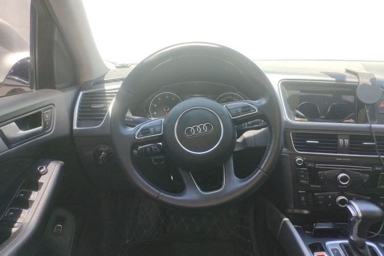 Used Audi Q5 2017 40 TFSI Ambition Edition Steering Wheel