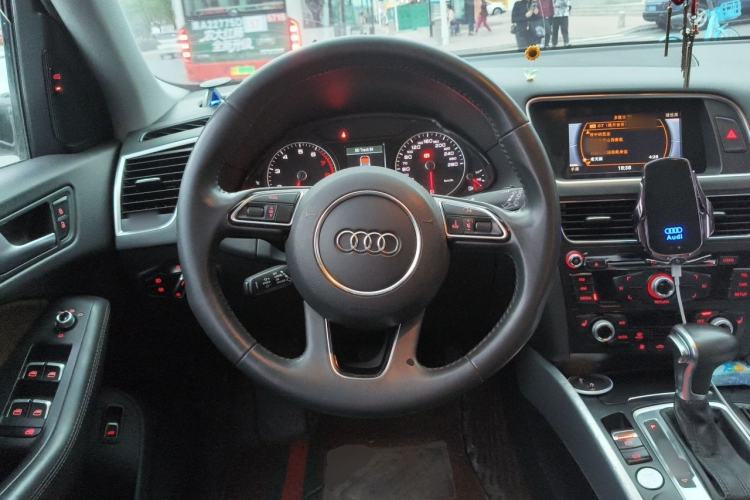 Used Audi Q5 2017 Plus 40 TFSI Technology Model Steering Wheel