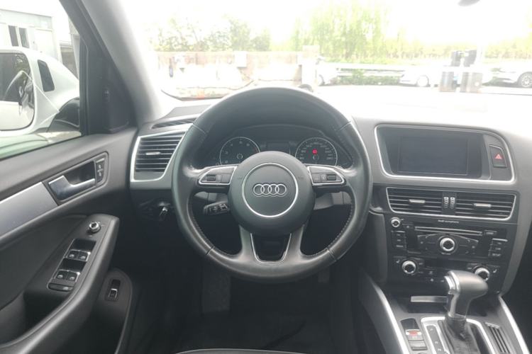 Used Audi Q5 2017 40 TFSI Technology Edition Steering Wheel