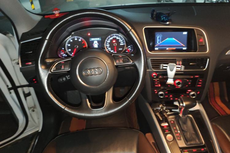 Used Audi Q5 2017 Plus 40 TFSI Technology Model Steering Wheel