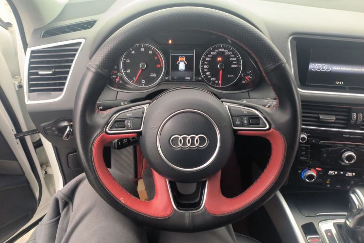 Used Audi Q5 2017 Plus 40 TFSI Technology Model Steering Wheel