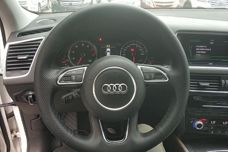Used Audi Q5 2017 40 TFSI Comfort Model Steering Wheel