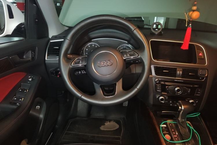 Used Audi Q5 2017 Plus 40 TFSI Technology Model Steering Wheel