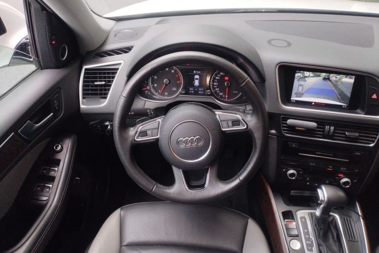 Used Audi Q5 2017 Plus 40 TFSI Comfort Model Steering Wheel