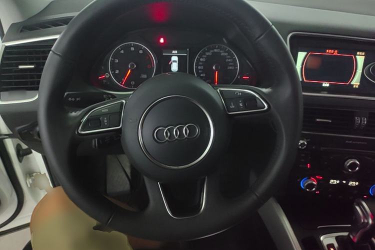 Used Audi Q5 2017 Plus 40 TFSI Technology Model Steering Wheel