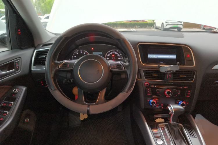 Used Audi Q5 2017 40 TFSI Technology Edition Steering Wheel