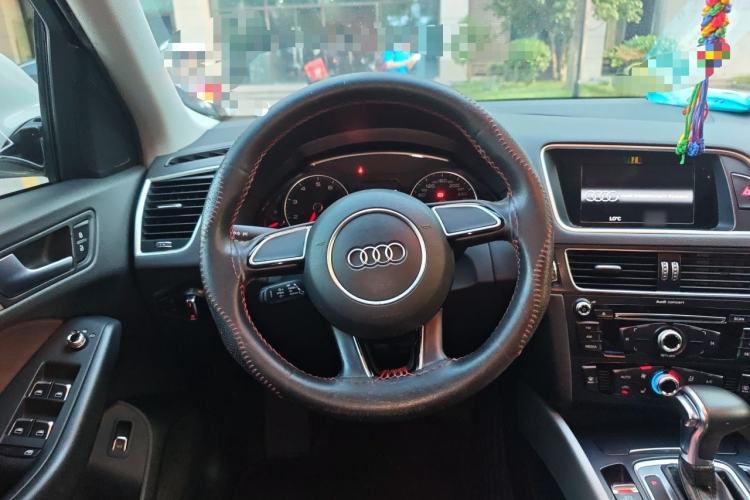 Used Audi Q5 2017 40 TFSI Ambition Edition Steering Wheel