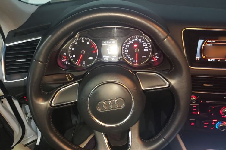 Used Audi Q5 2017 Plus 40 TFSI Ambition Model Steering Wheel
