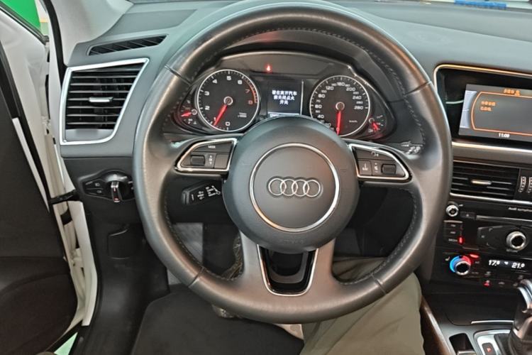 Used Audi Q5 2017 Plus 40 TFSI Technology Model Steering Wheel