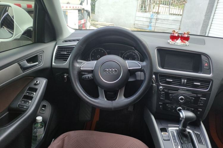 Used Audi Q5 2017 Plus 40 TFSI Ambition Model Steering Wheel